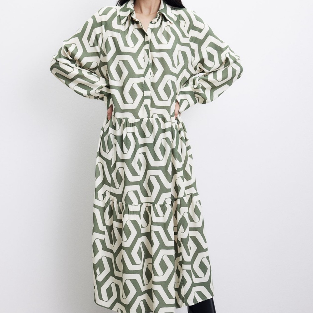 H&M Elegant Green Patterned Dress - size 4